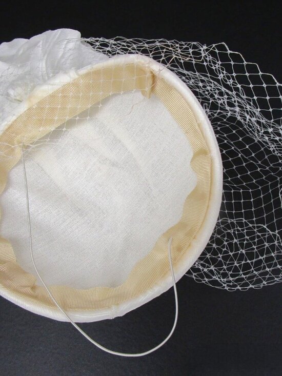 Vintage Style White Bridal Fascinator Hat Veil Flower Wedding Headpiece OS main image 4
